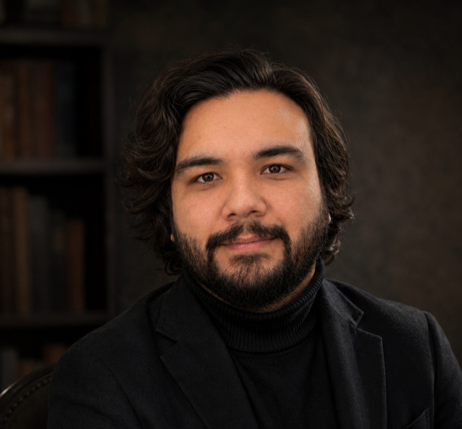 Yazar Burak Şahin portresi - avukat, romancı ve senarist